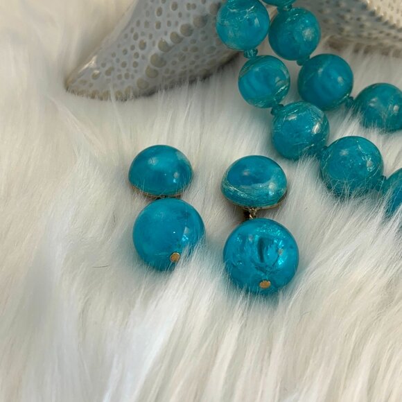 CROWN TRIFARI CRACKLE LUCITE BEADED DEMI-PARURE (NECKLACE, EARRINGS, BRACELET) - Picture 4 of 9